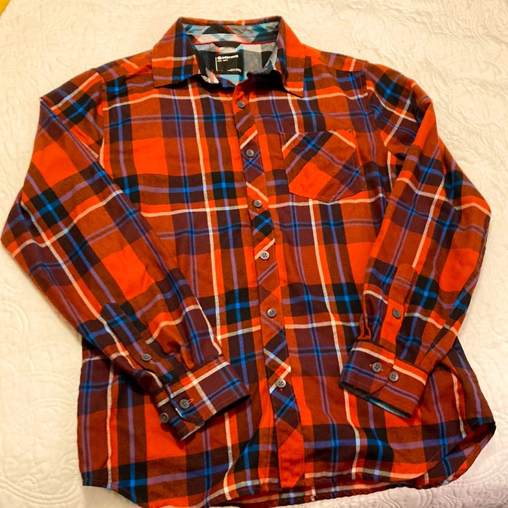 Marmot Anderson Flannel  wrinkle resistant polyester cotton blend.